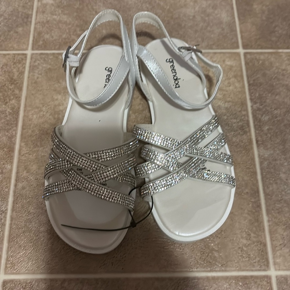 Sandals girls size 13! 

Never worn!